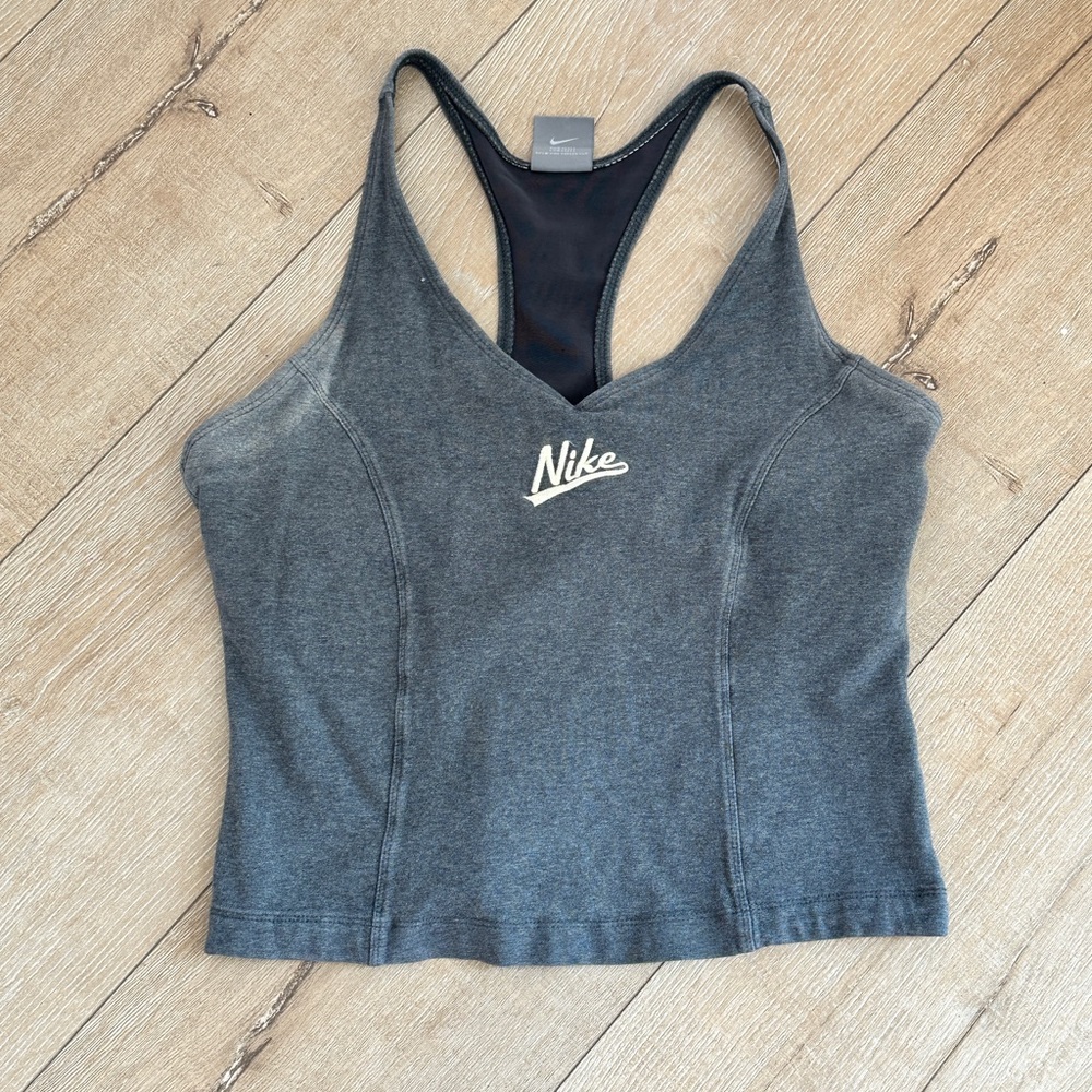 Nike working out tank top. ✔️